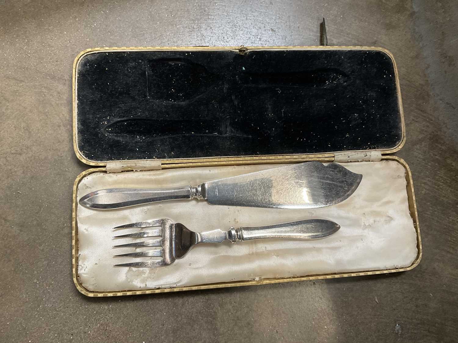 Silver mounted decanter, box of silver plate and box of glassware - Image 5 of 6