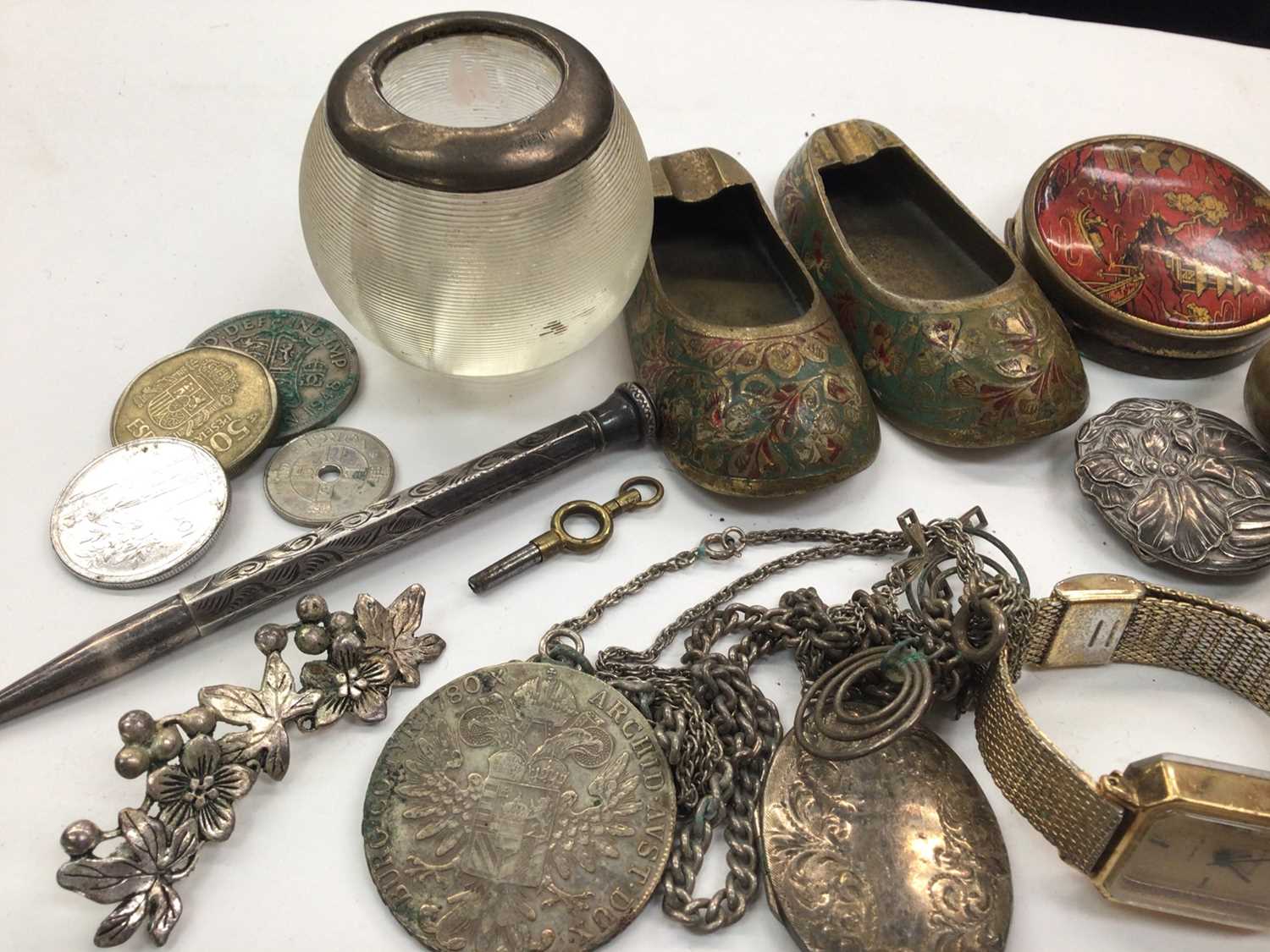 Antique Chinese silver buckle, silver pencil, silver mounted vesta globe and other items - Image 2 of 5