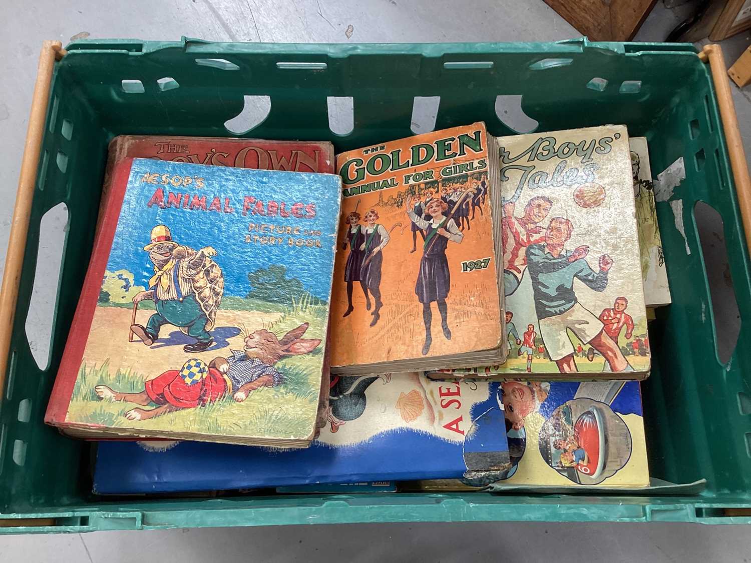Three boxes of children's annuals and board games (3) - Image 3 of 6