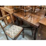 1920s oak extending dining table on spiral twist supports and four oak dining chairs (5)