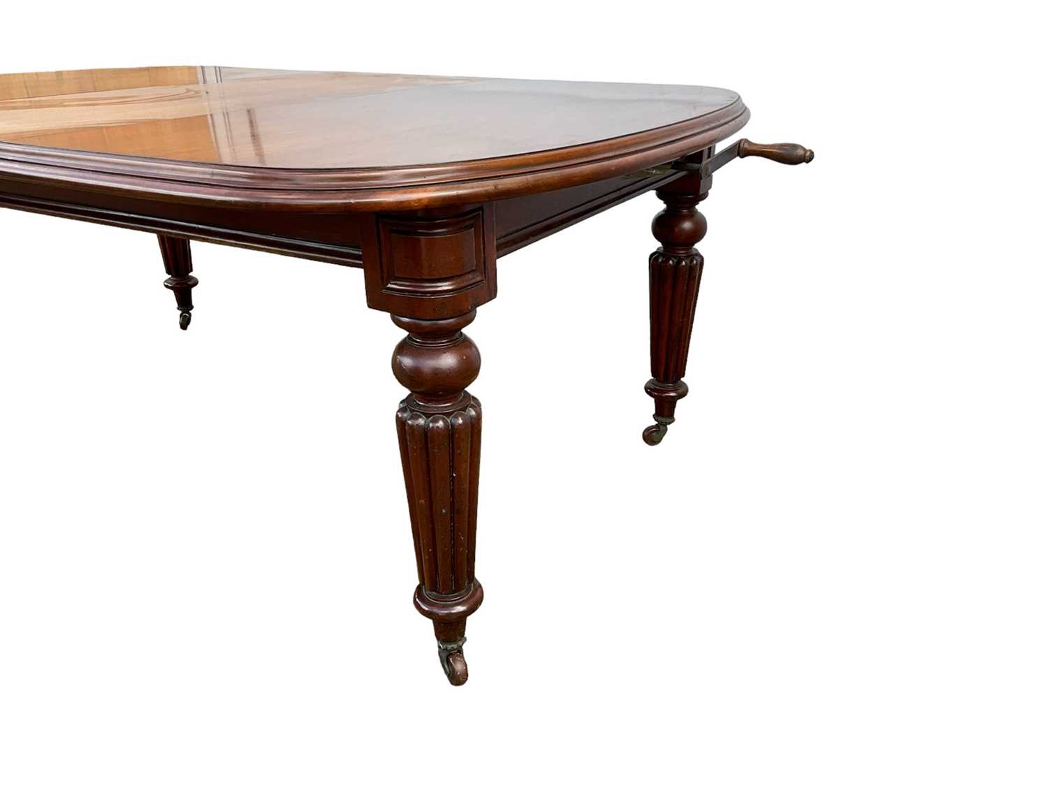 Victorian mahogany extending dining table with extra leaf on turned and reeded legs with winding han - Image 2 of 4