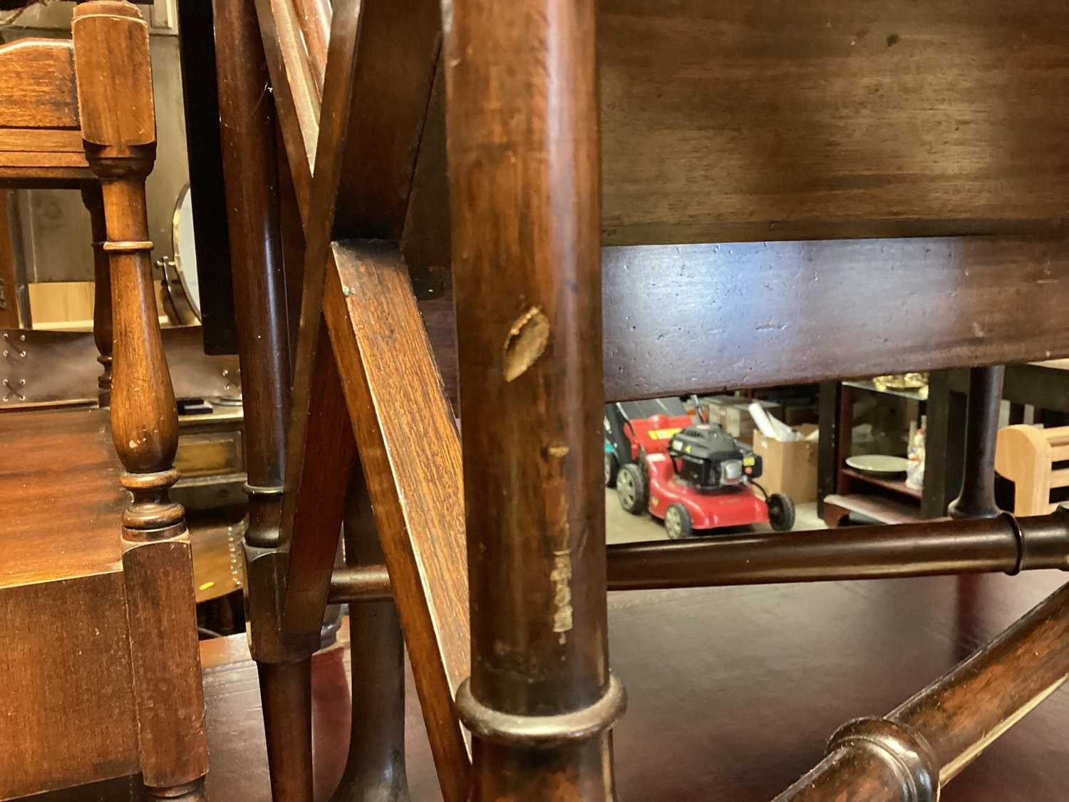 Edwardian mahogany free standing book trough on pad feet - Image 5 of 8