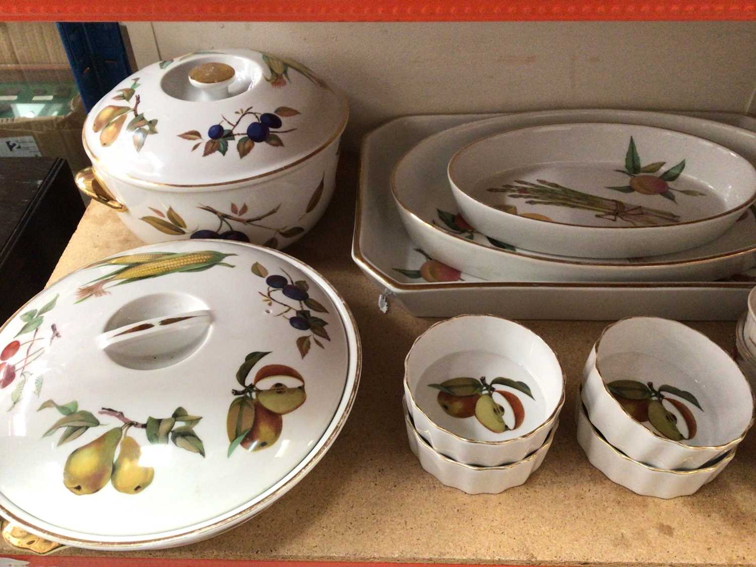 Quantity of Royal Worcester Evesham pattern dinnerware - Image 4 of 5