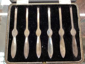 Set of six silver lobster picks in fitted case (Birmingham 1923)