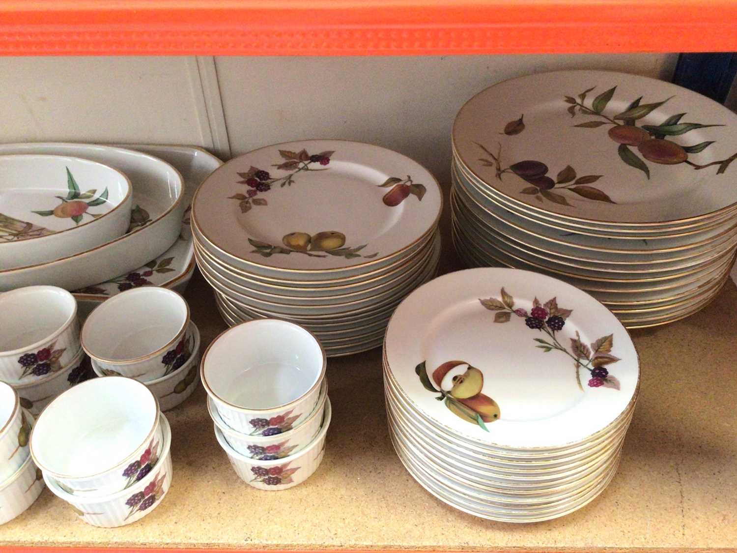 Quantity of Royal Worcester Evesham pattern dinnerware - Image 5 of 5