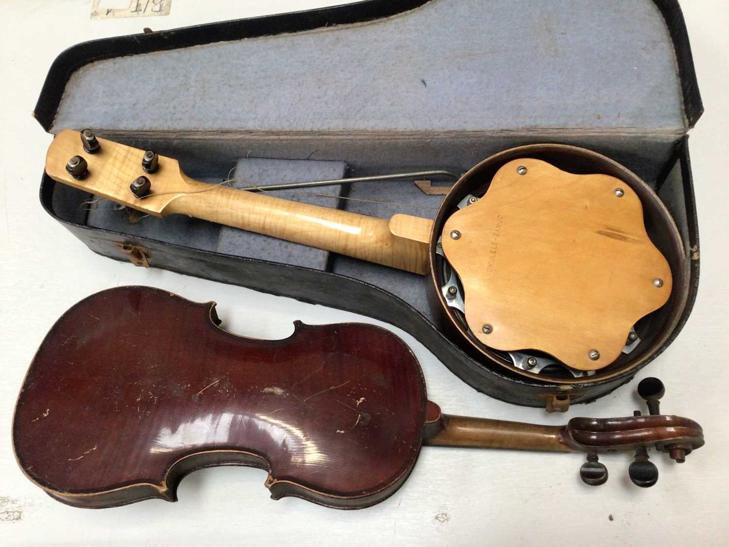 Antique sword, old violin and a ukulele-banjo in case (3) - Image 5 of 5