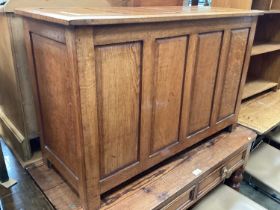 1930s panelled oak coffer with rising lid 95.5cm wide, 37cm deep, 61cm high