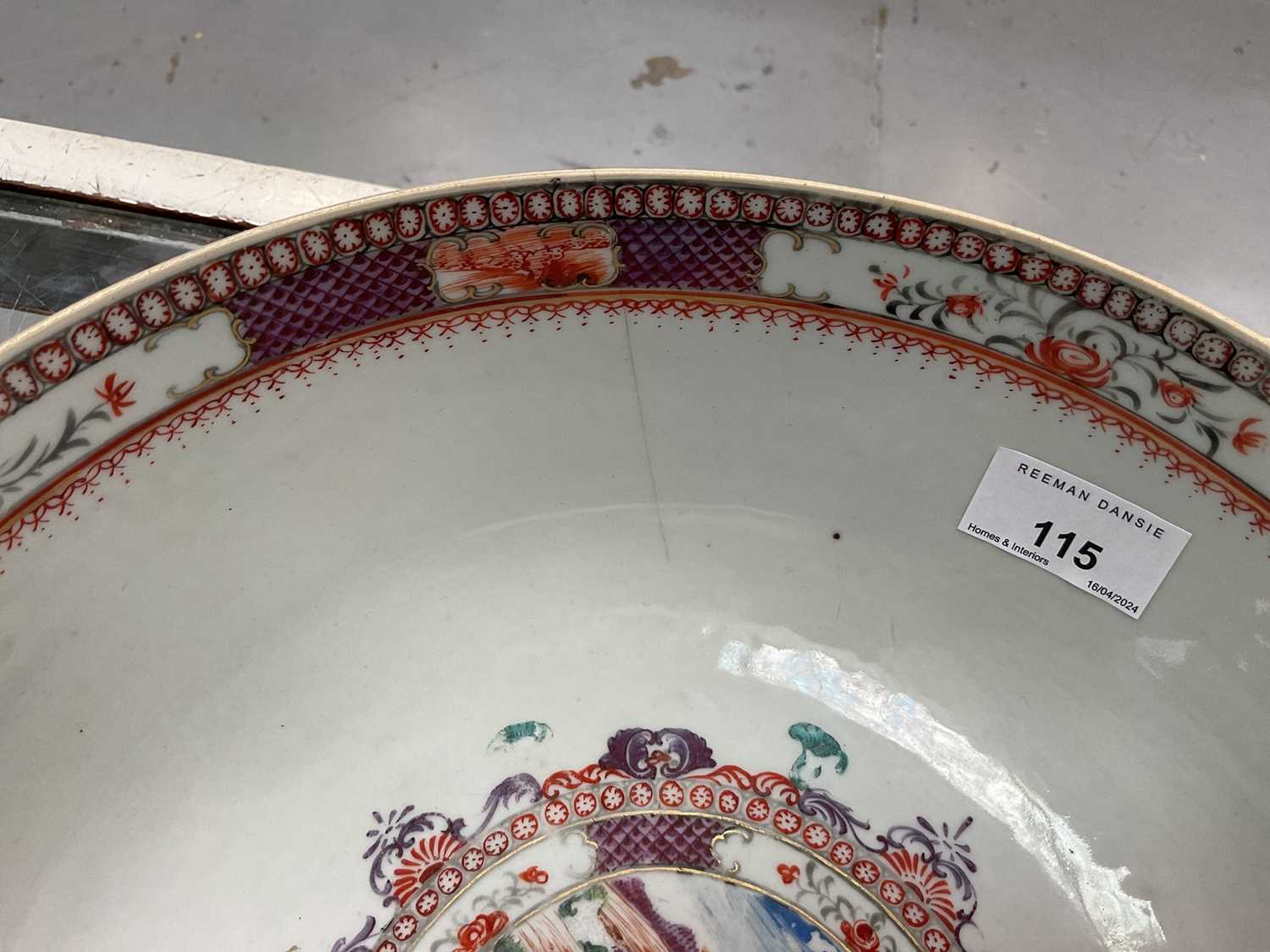 Two 18th century Chinese porcelain bowls - Image 5 of 10