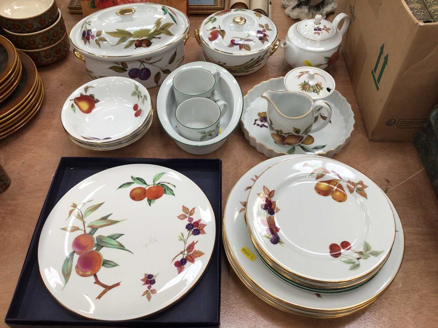 Collection of Royal Worcester Evesham dinnerware