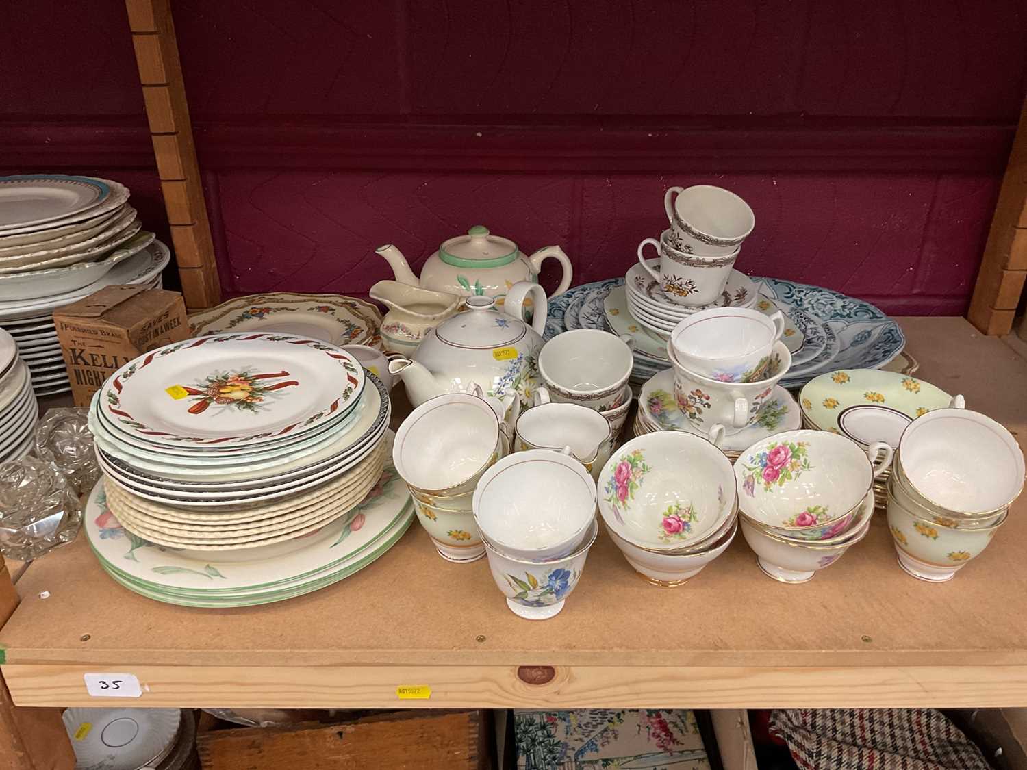 Large quantity of china, including tea and dinner wares (5 shelves) - Image 3 of 3