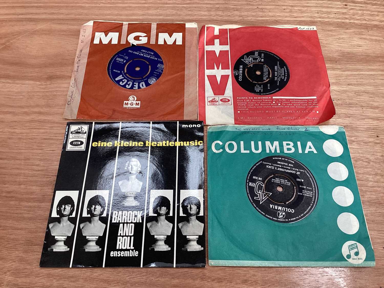 Collection of 1960s and later records including Elvis, Roy Orbison, Cliff Richard etc (1 box) - Image 20 of 20