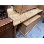 Modern pine kitchen table on turned legs 182 x 90cm 76cm high