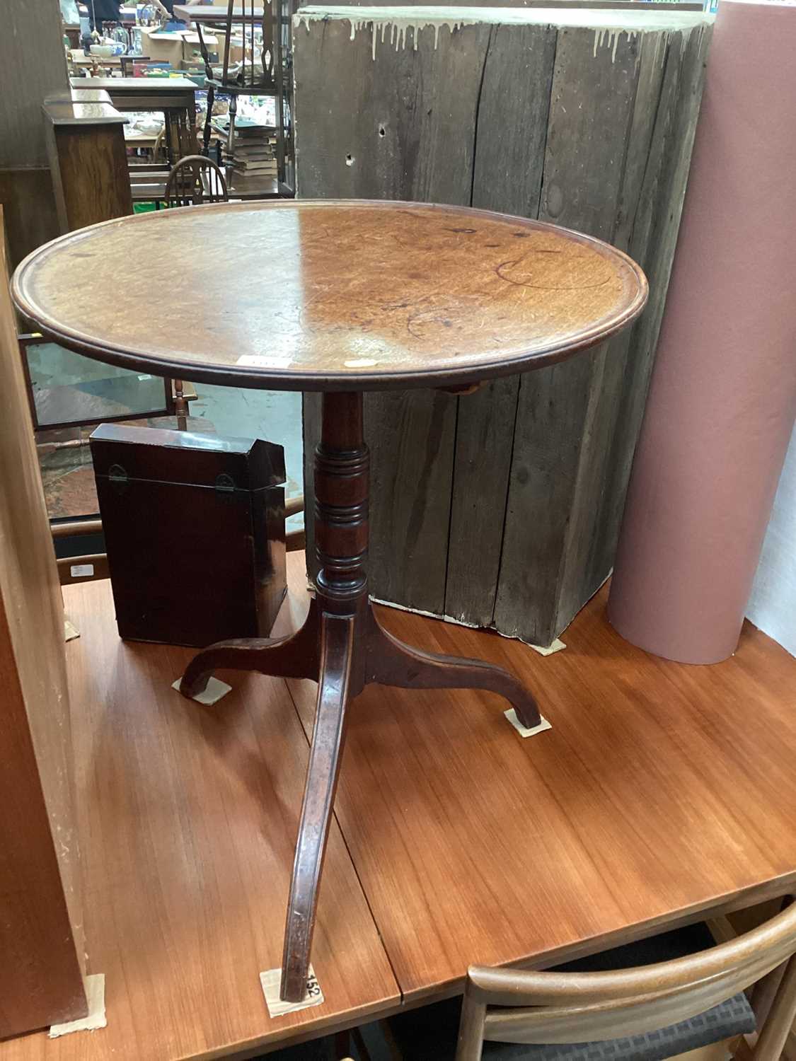 Georgian mahogany circular wine table on turned colomn and tripod base 60cm diameter