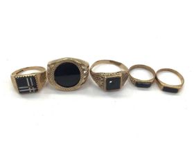 Five 9ct gold black onyx signet rings