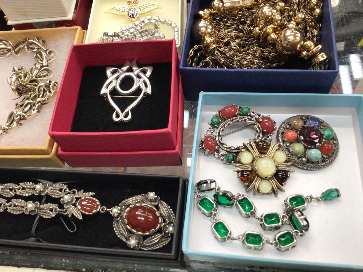 Group of costume jewellery including a pair of vintage Christian Dior stud earrings - Image 5 of 8