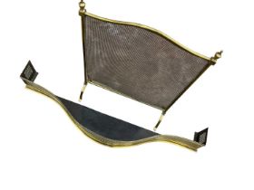 Early 20th century serpentine brass fender, 103cm wide, and a brass fire screen