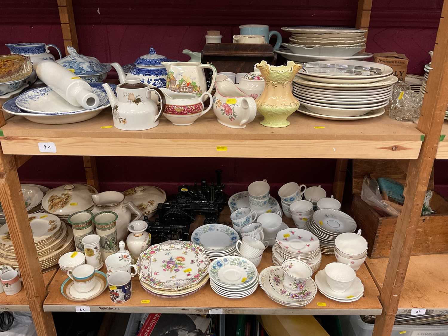 Large quantity of china, including tea and dinner wares (5 shelves) - Image 2 of 3