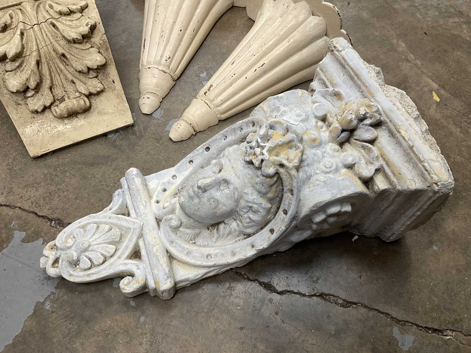 Four decorative corbels / brackets - Image 2 of 5