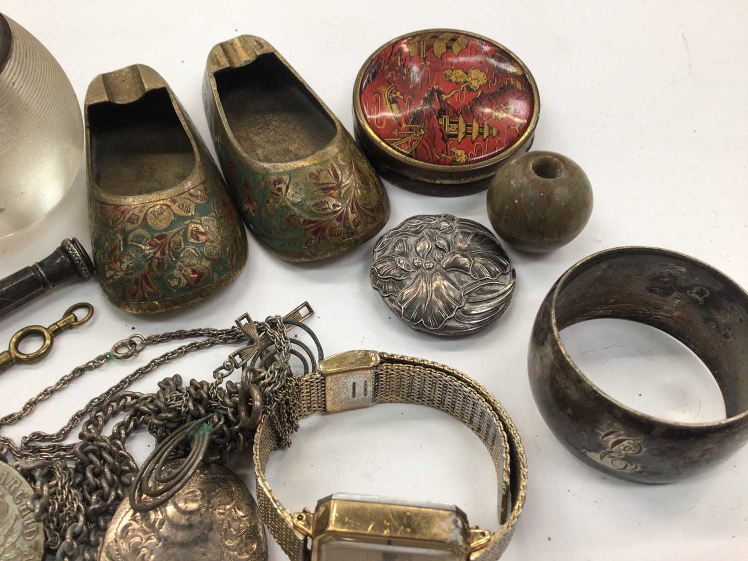 Antique Chinese silver buckle, silver pencil, silver mounted vesta globe and other items - Image 3 of 5