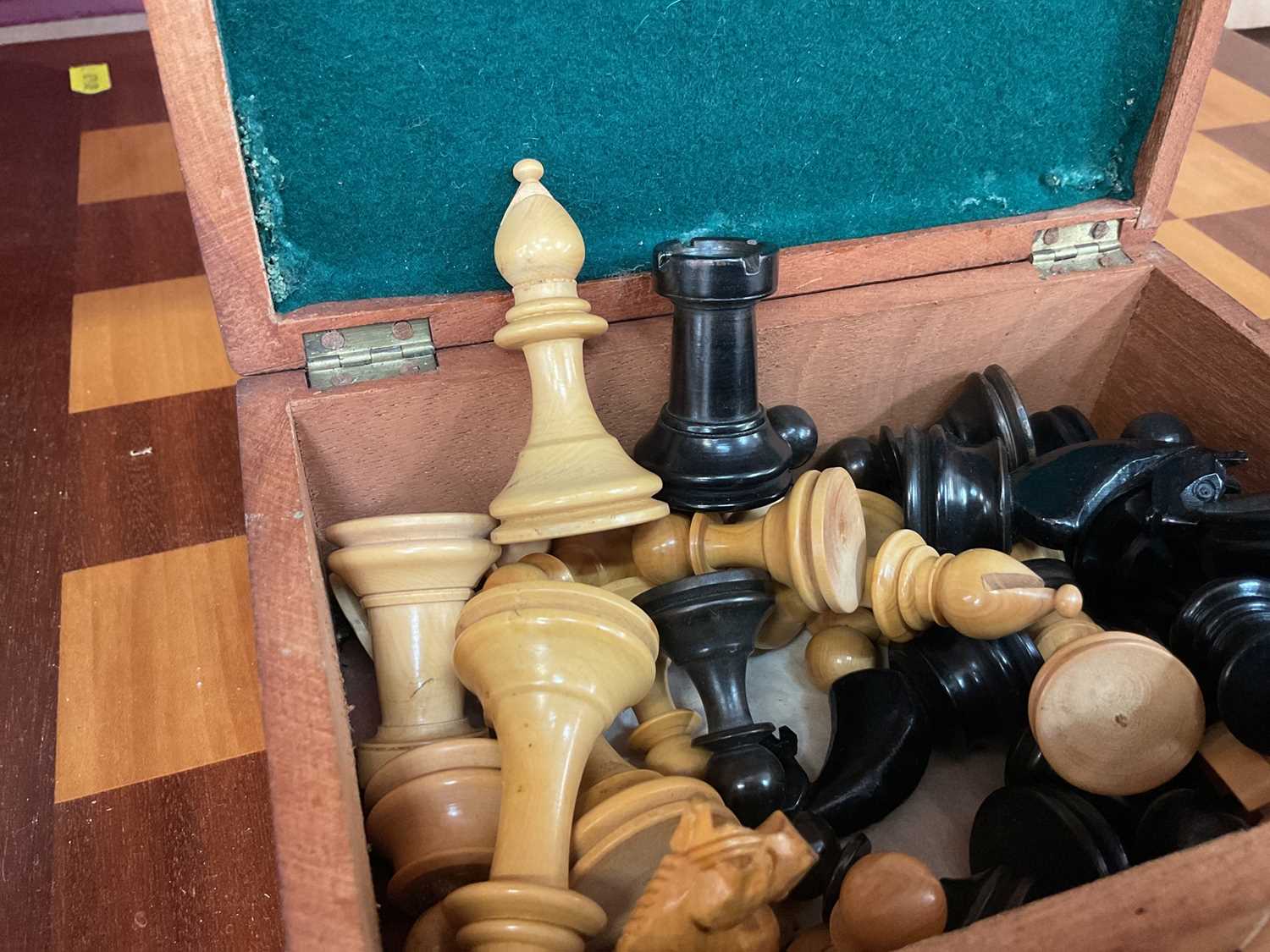 Turned wood chess set together with chess board - Image 2 of 2