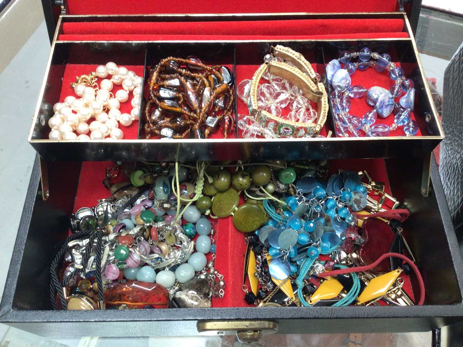 Three jewellery boxes containing costume jewellery including various bead necklaces, pendants, rings - Image 2 of 7