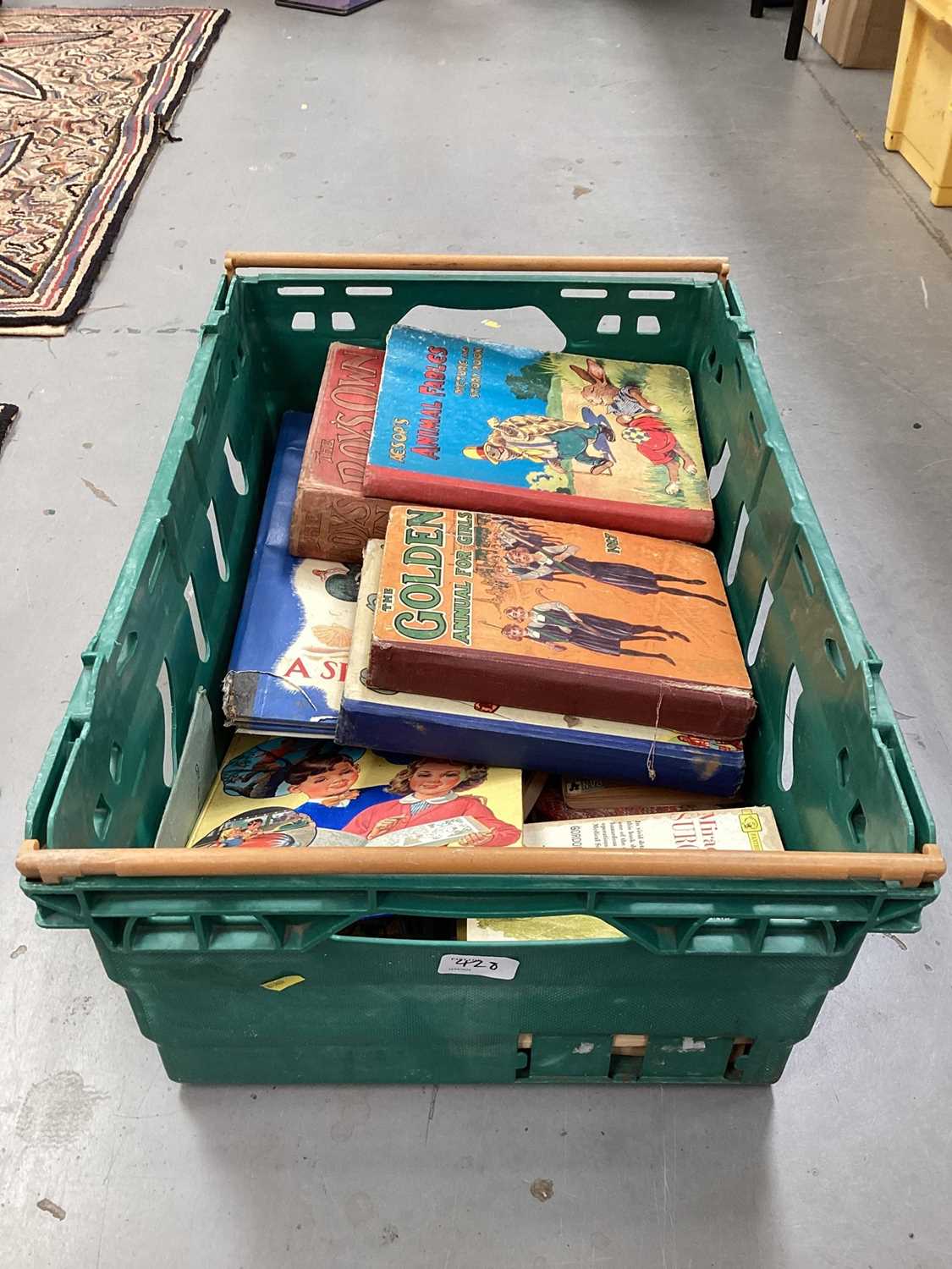 Three boxes of children's annuals and board games (3) - Image 2 of 6