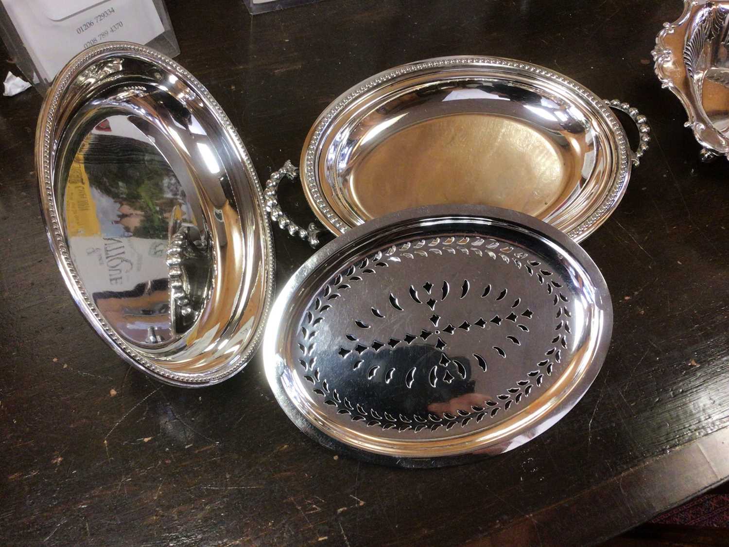 Good quality silver plated tureen with liner, beaded borders, together with a silver plated basket w - Image 3 of 4