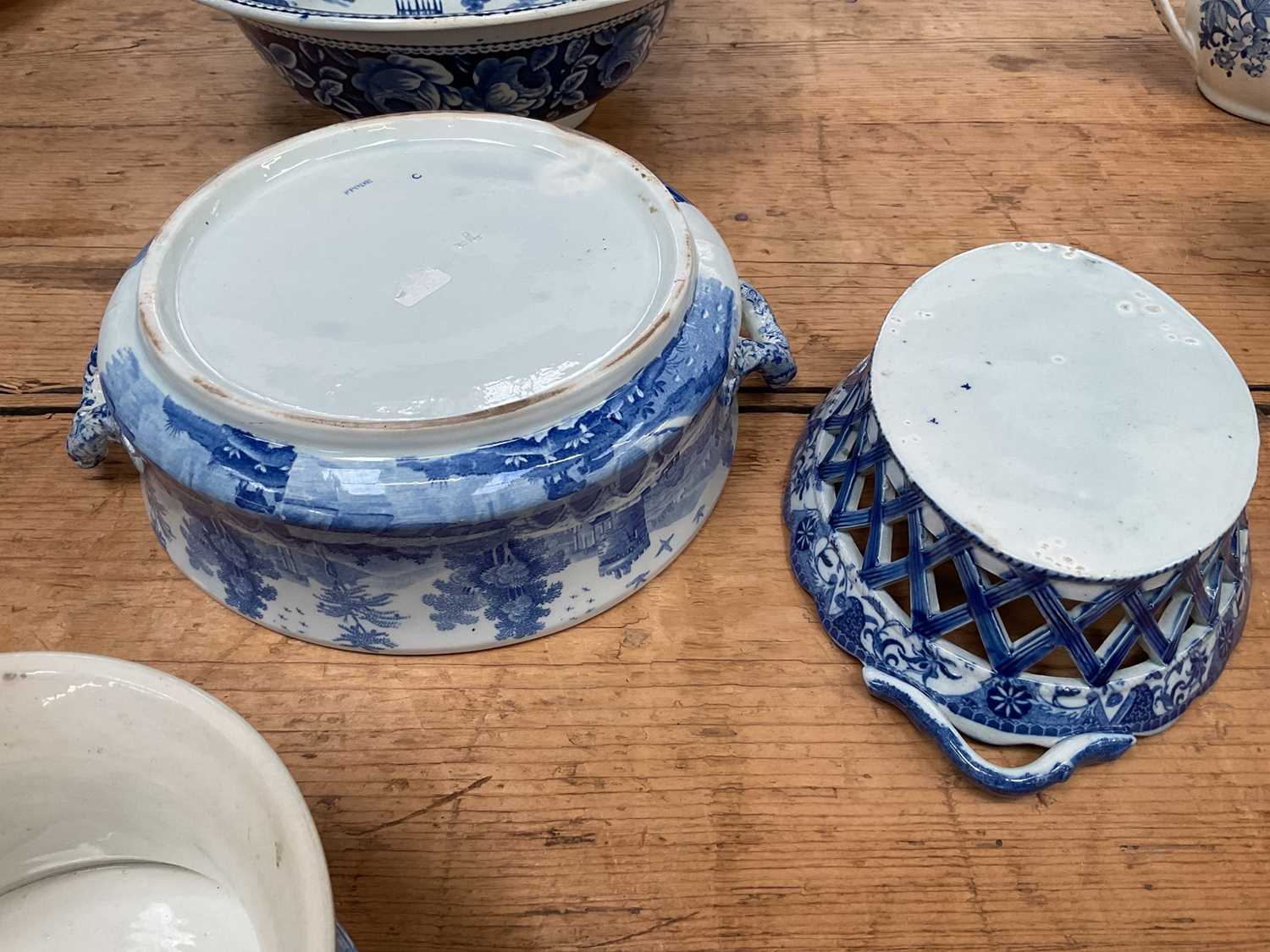 Group of 19th century blue and white transfer printed china - Image 4 of 7