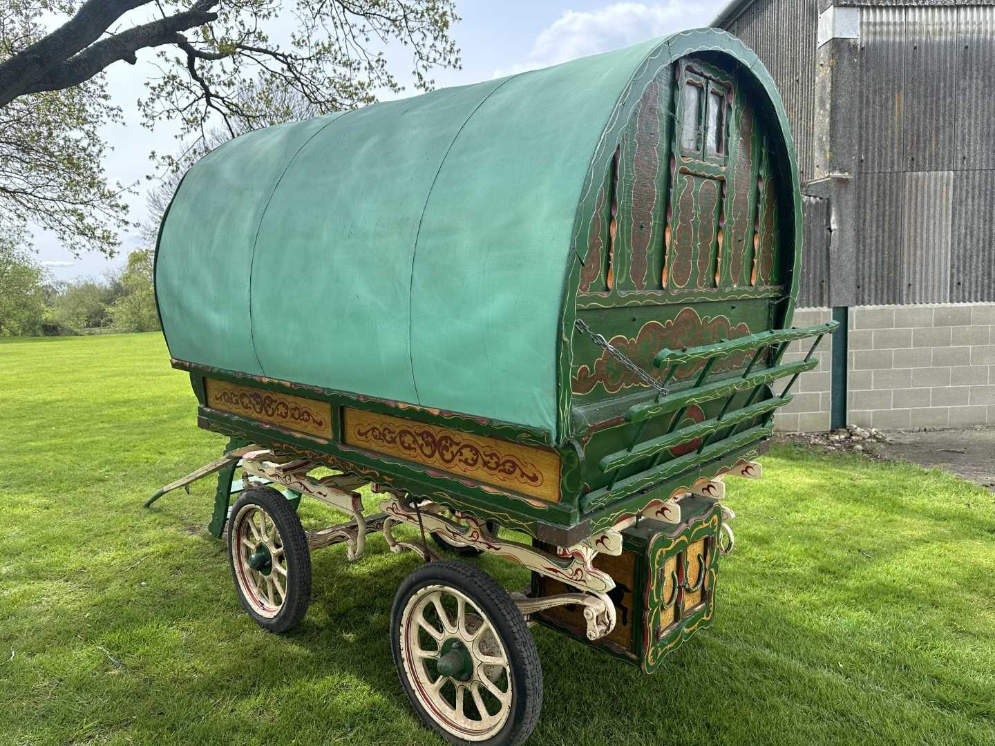 Charming child's bow top gypsy caravan - Image 2 of 22