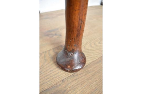 Early 18th century walnut single drawer side table - Image 20 of 30