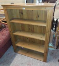 A 90cm modern pine three shelf open bookcase