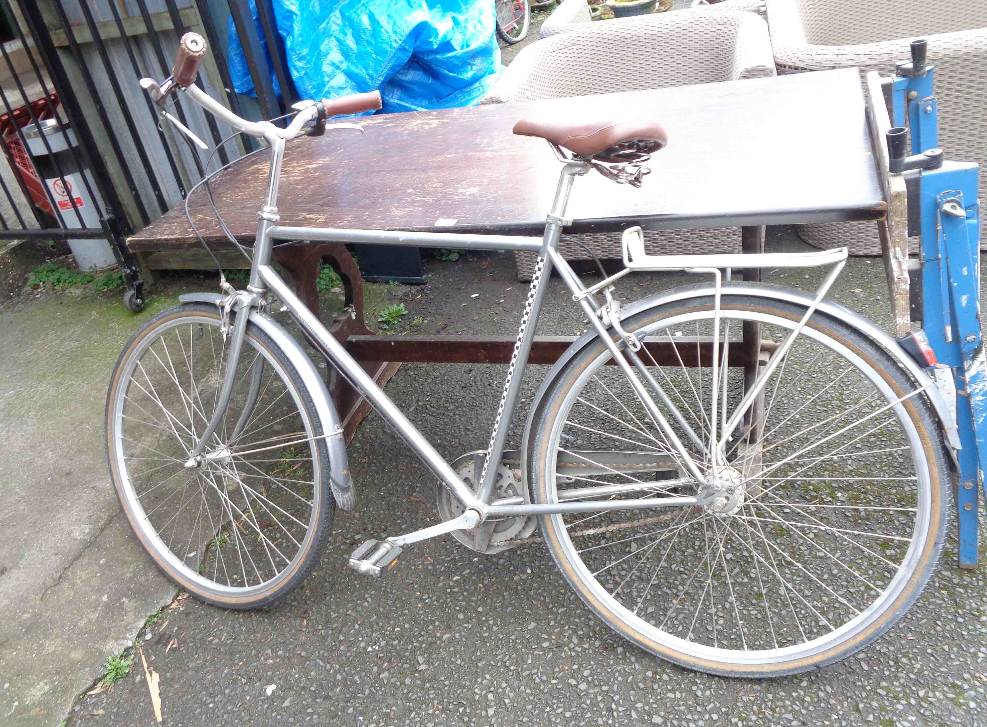 A Bobbin 'Daytripper' gentleman's bicycle with silver finish and three speed Sturmey Archer hub