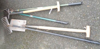 A small quantity of long handled garden tools