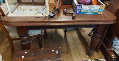 A 1.16m Victorian mahogany extending dining table with moulded top, small leaf and winder, set on