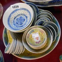 A quantity of 20th Century Chinese porcelain items including bowls, dishes, etc., of various