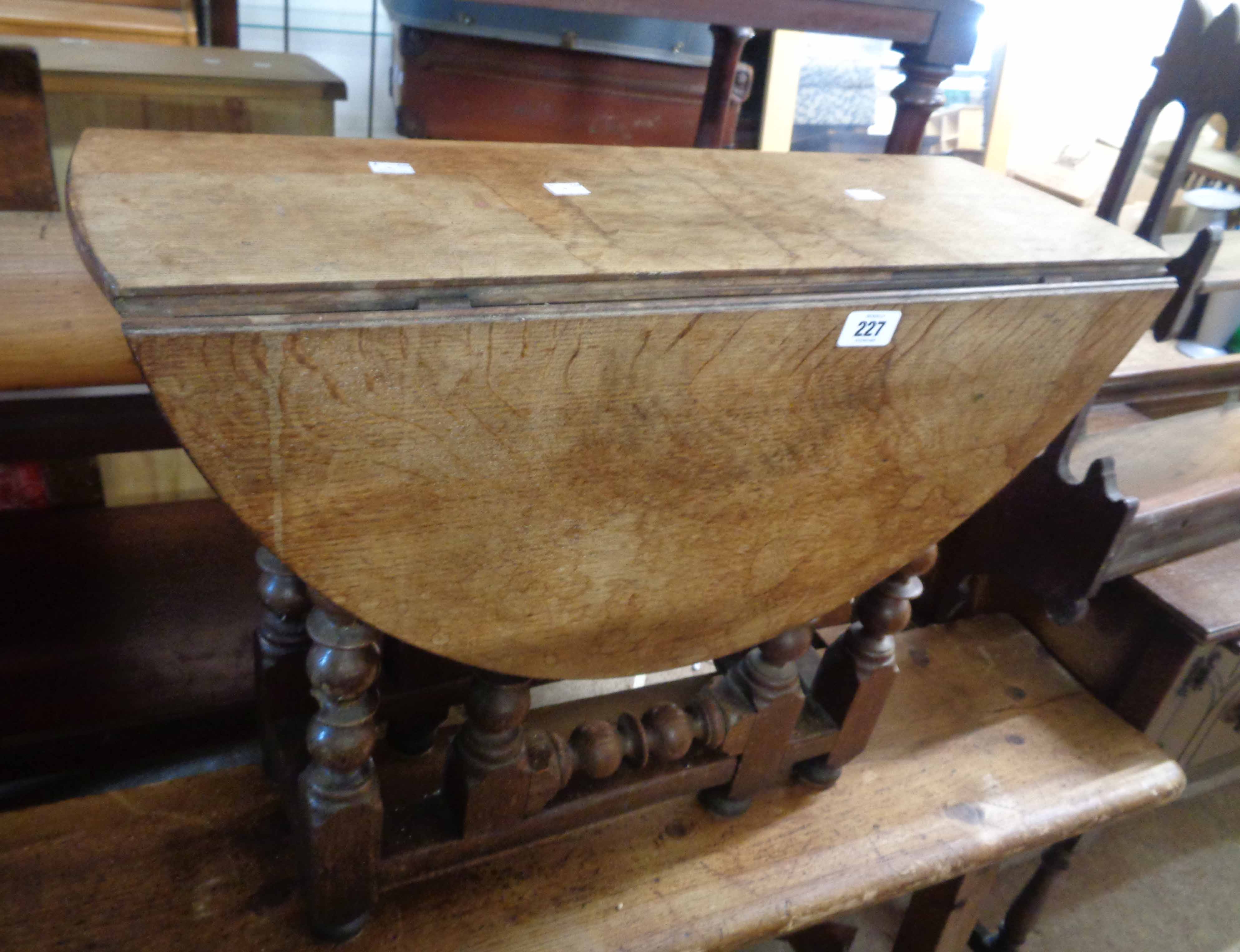 A 64cm early 20th Century oak gateleg Sutherland table, set on bobbin turned supports