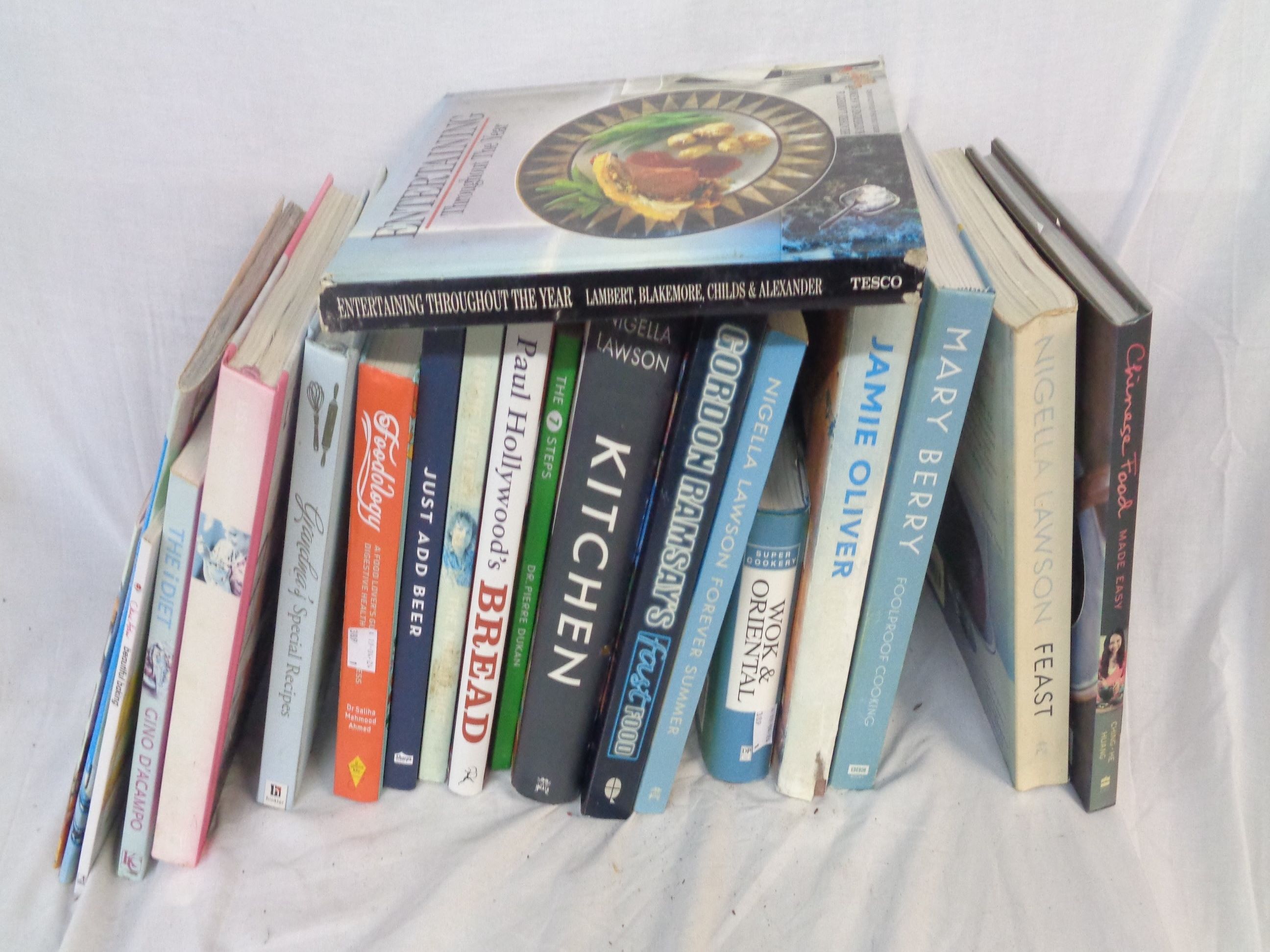 A collection of modern hardback and other cookery books including Nigella Lawson, Jamie Oliver, Paul