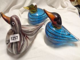Three Murano glass duck figurines of various size, each with internal coloured enamel decoration