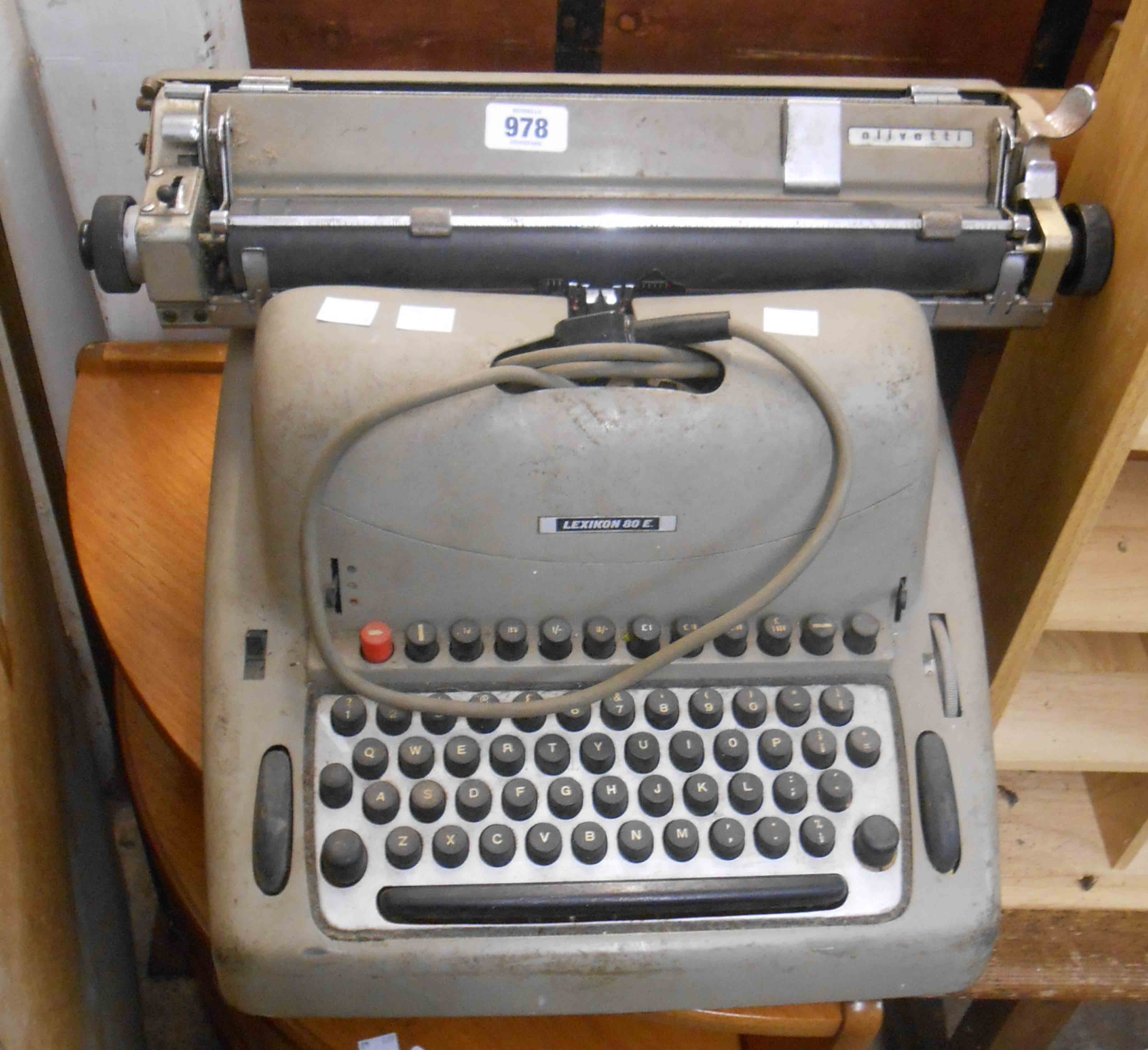 A vintage Lexikon 80 E typewriter