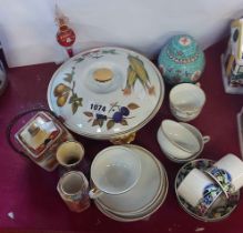 A small quantity of assorted ceramics including Royal Worcester Evesham tureen, small 20th Century