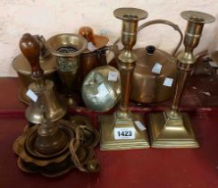 A quantity of brass and copper including kettle, candlesticks, etc.