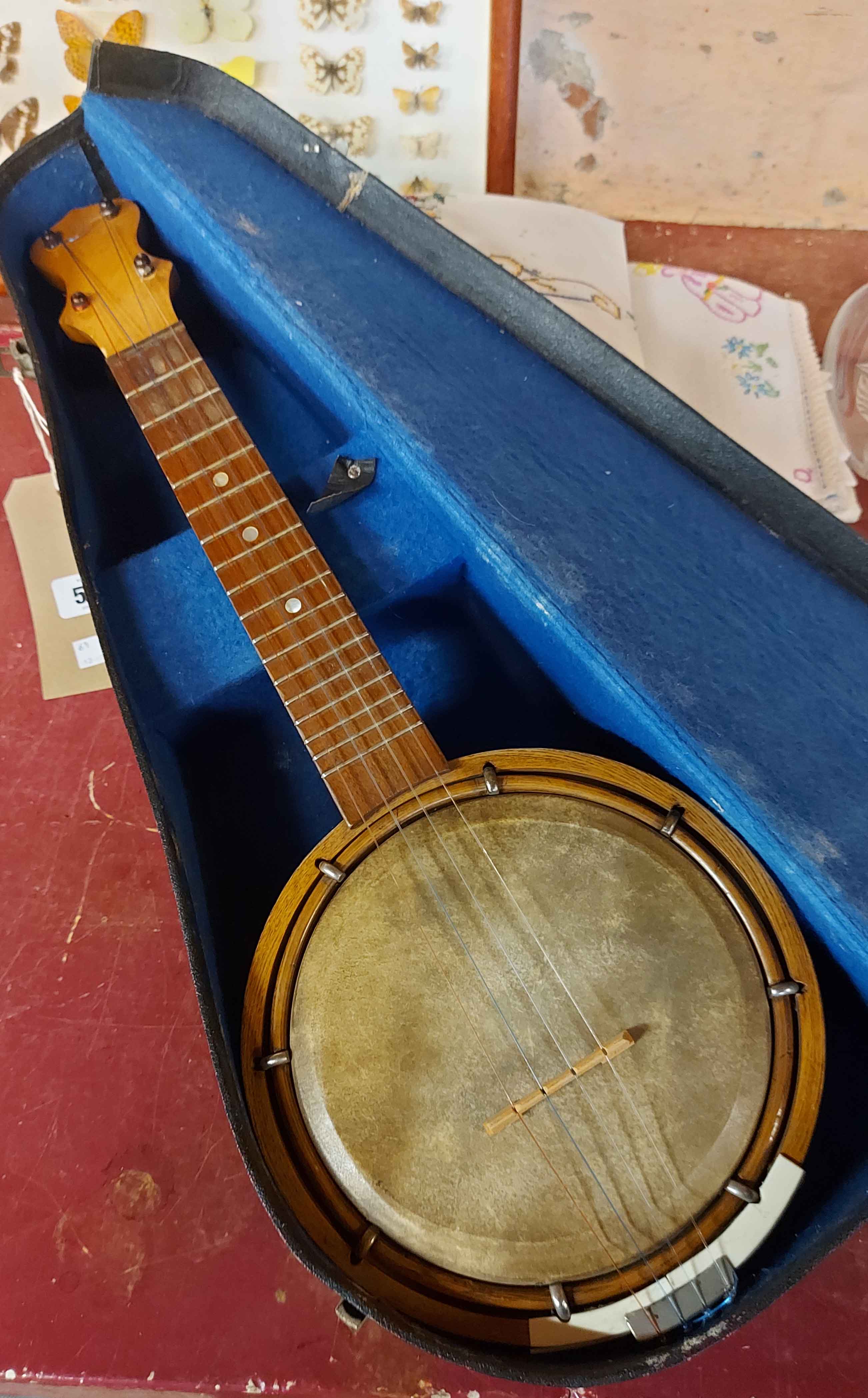 A vintage banjo set in fitted hard carry case