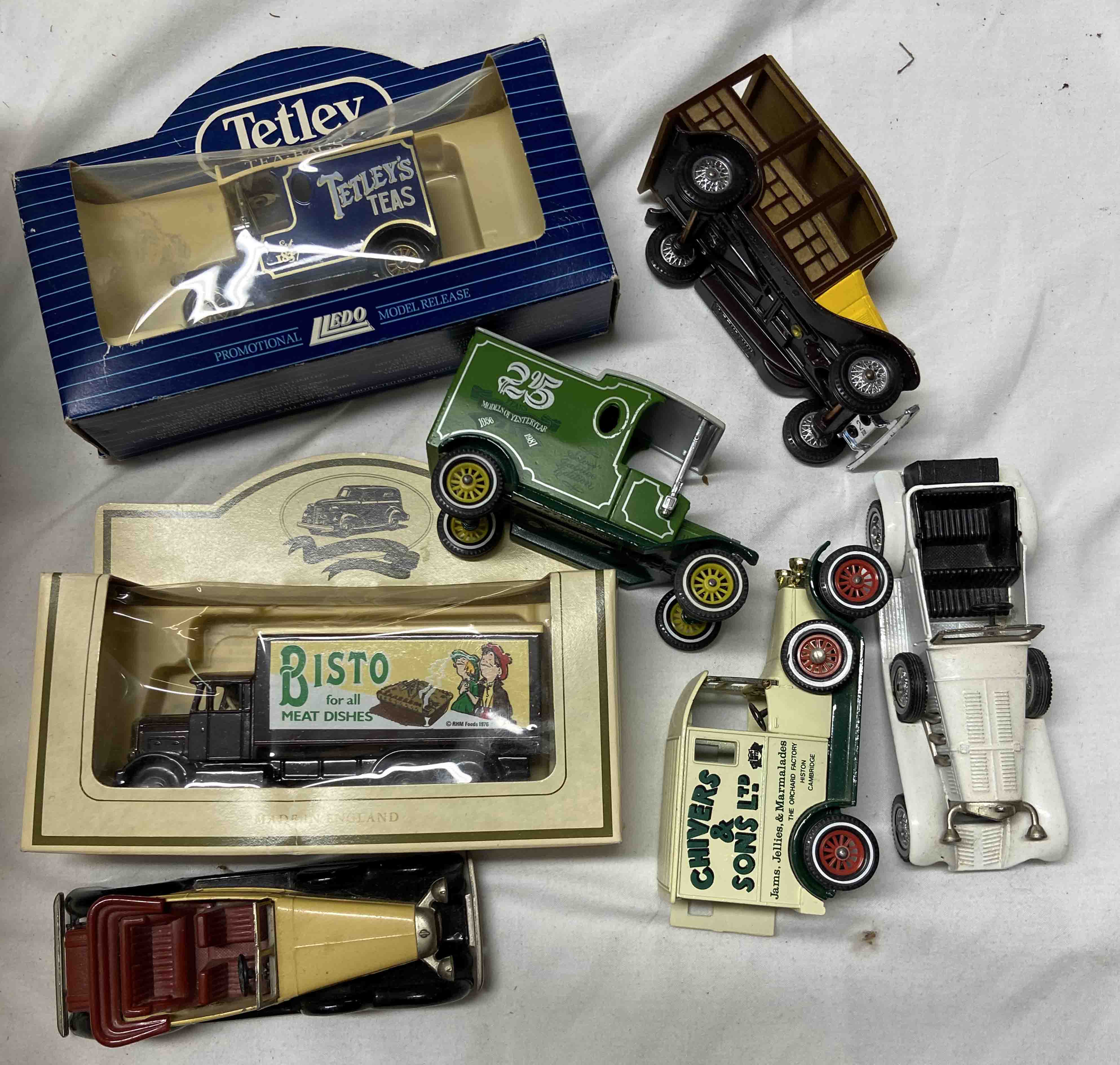 A large quantity of various model cars including Matchbox, Atlas, etc. - sold with a model Vulcan - Image 4 of 7