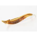 A marked 750 yellow metal fern leaf pattern brooch