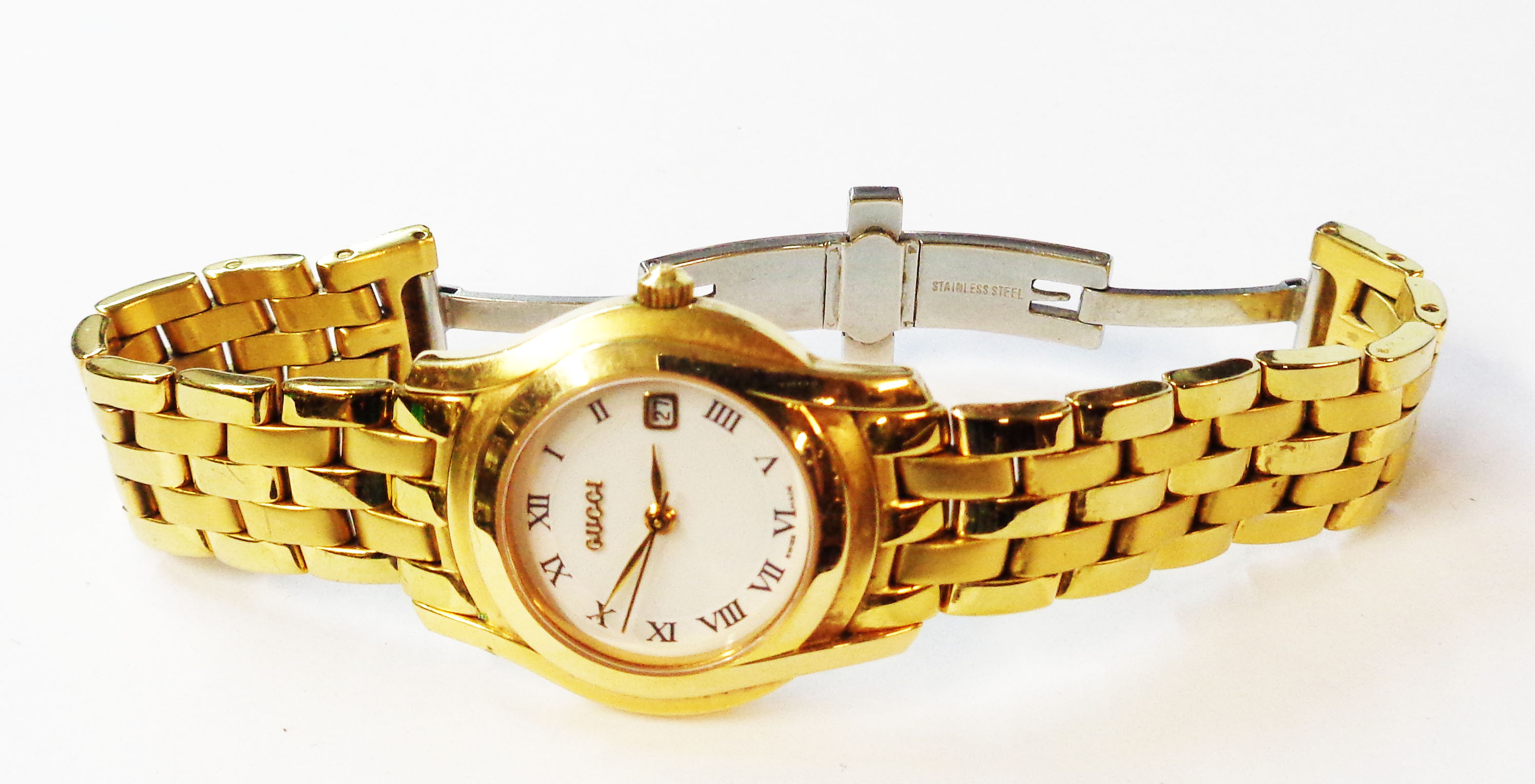 A Gucci goldtone lady's wristwatch with quartz movement and original bracelet - no box or papers