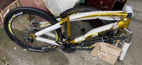 A New Speed mountain bicycle in gold colourway, with disc brakes - unwanted prize