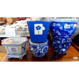 A quantity of 20th Century Chinese porcelain items including jardinières, etc.