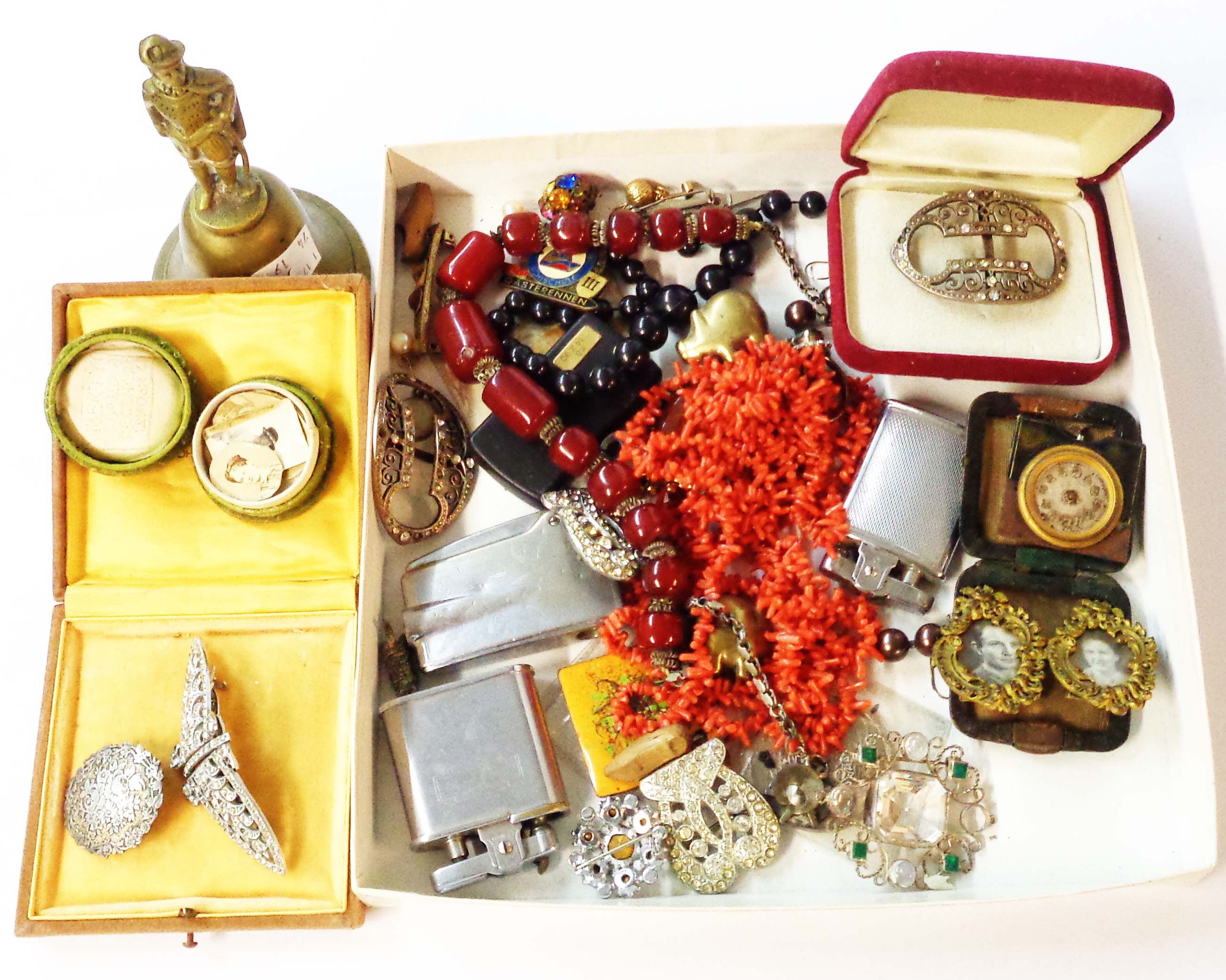 A box containing a quantity of costume jewellery and collectable items including a natural coral