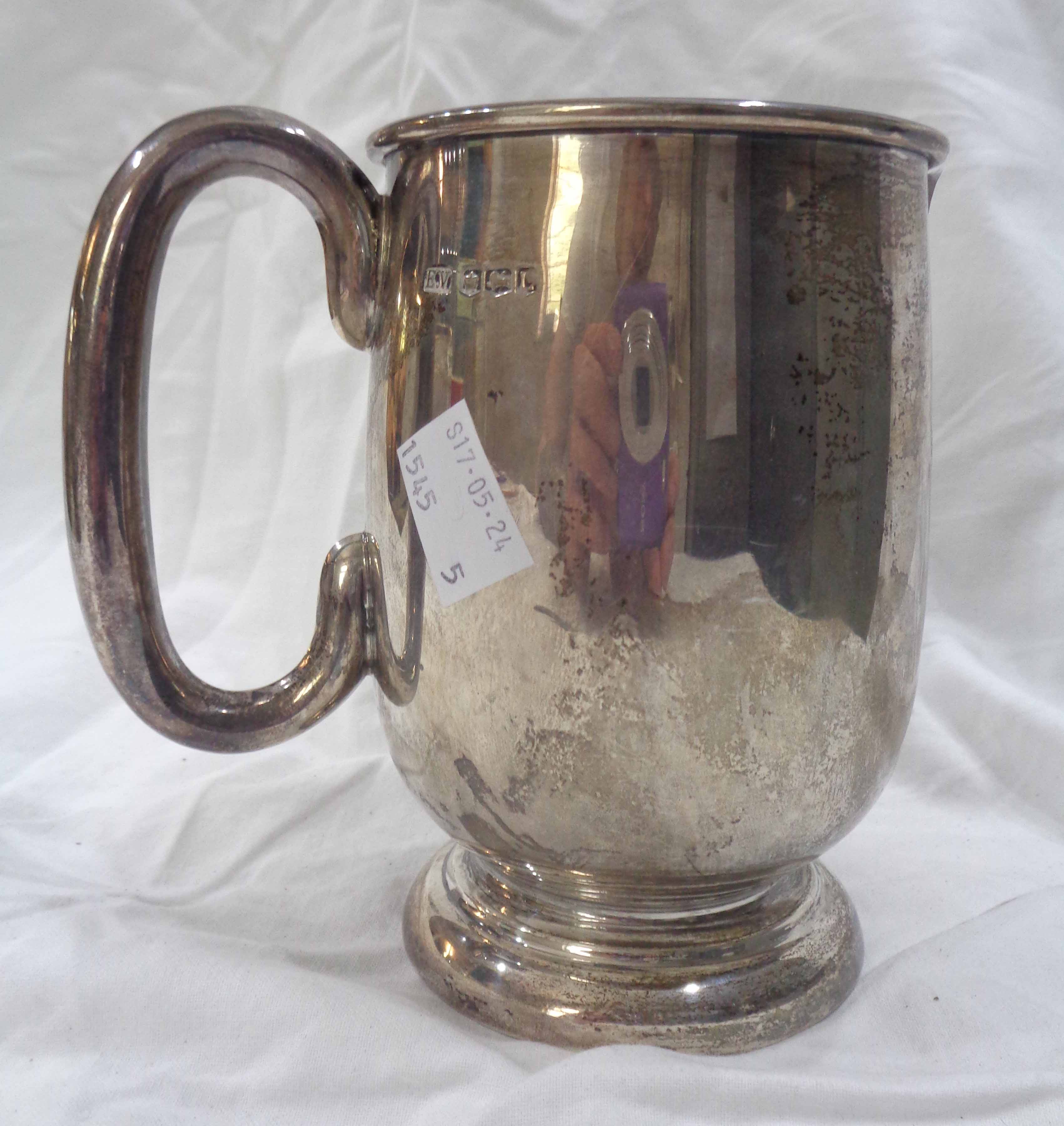 A silver tankard by Edward Viner with pedestal foot and presentation text to front - Sheffield 1953