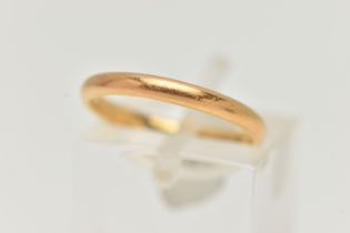 A POLISHED 22CT GOLD BAND RING, approximate band width 1.9mm, hallmarked 22ct Birmingham, ring